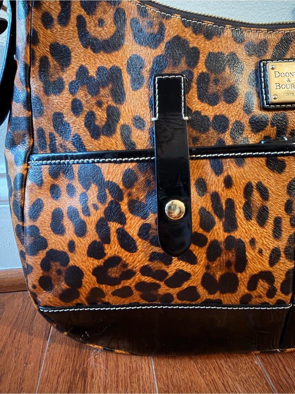 Dooney & Bourke Medium Safari Hobo Bag in Leopard Print - Picture 3 of 13